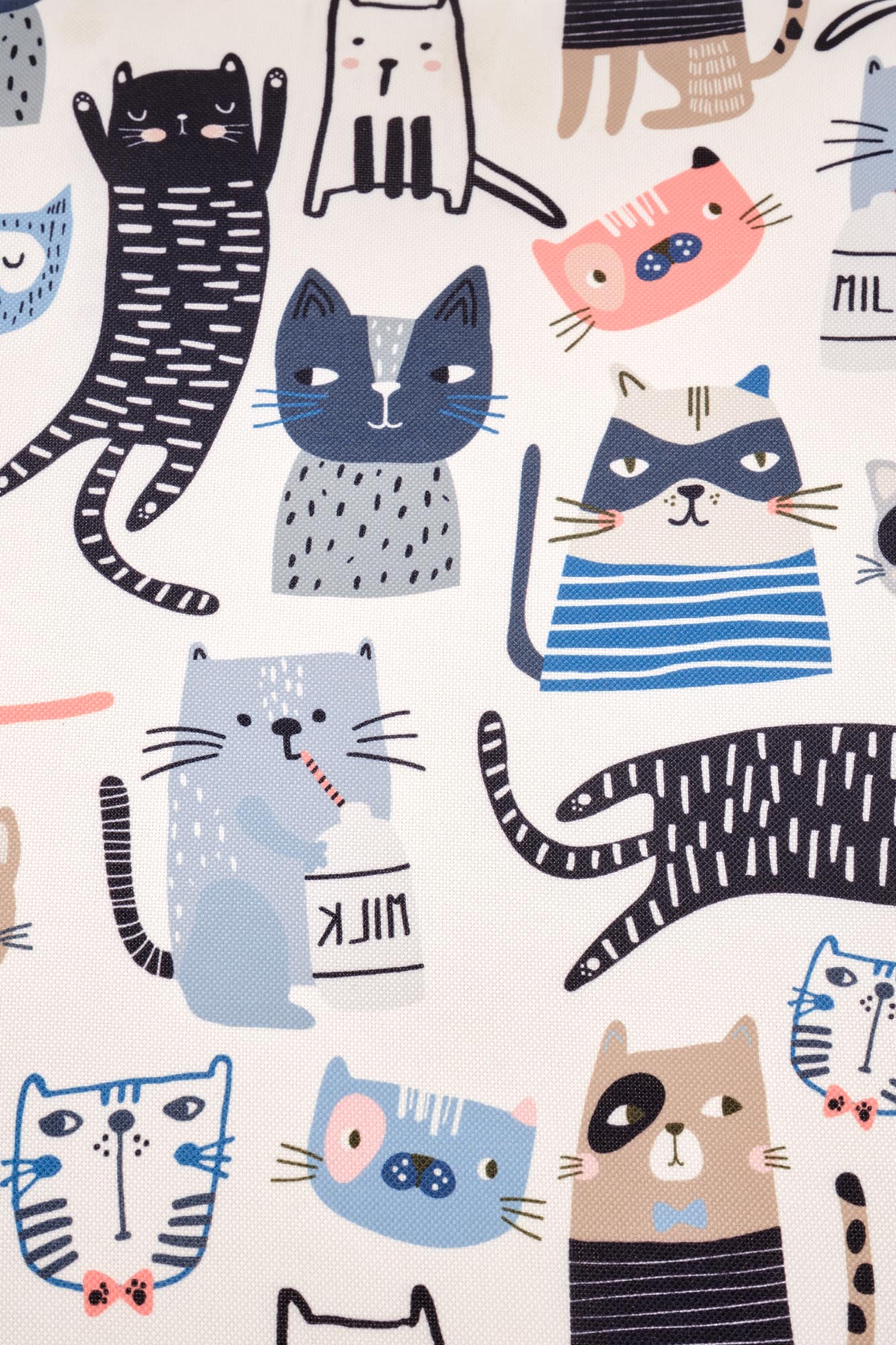 Fotel LENA – multikolorowy, fotel biurowy z przyjaznym wzorem kotów, idealny do kreatywnej przestrzeni.