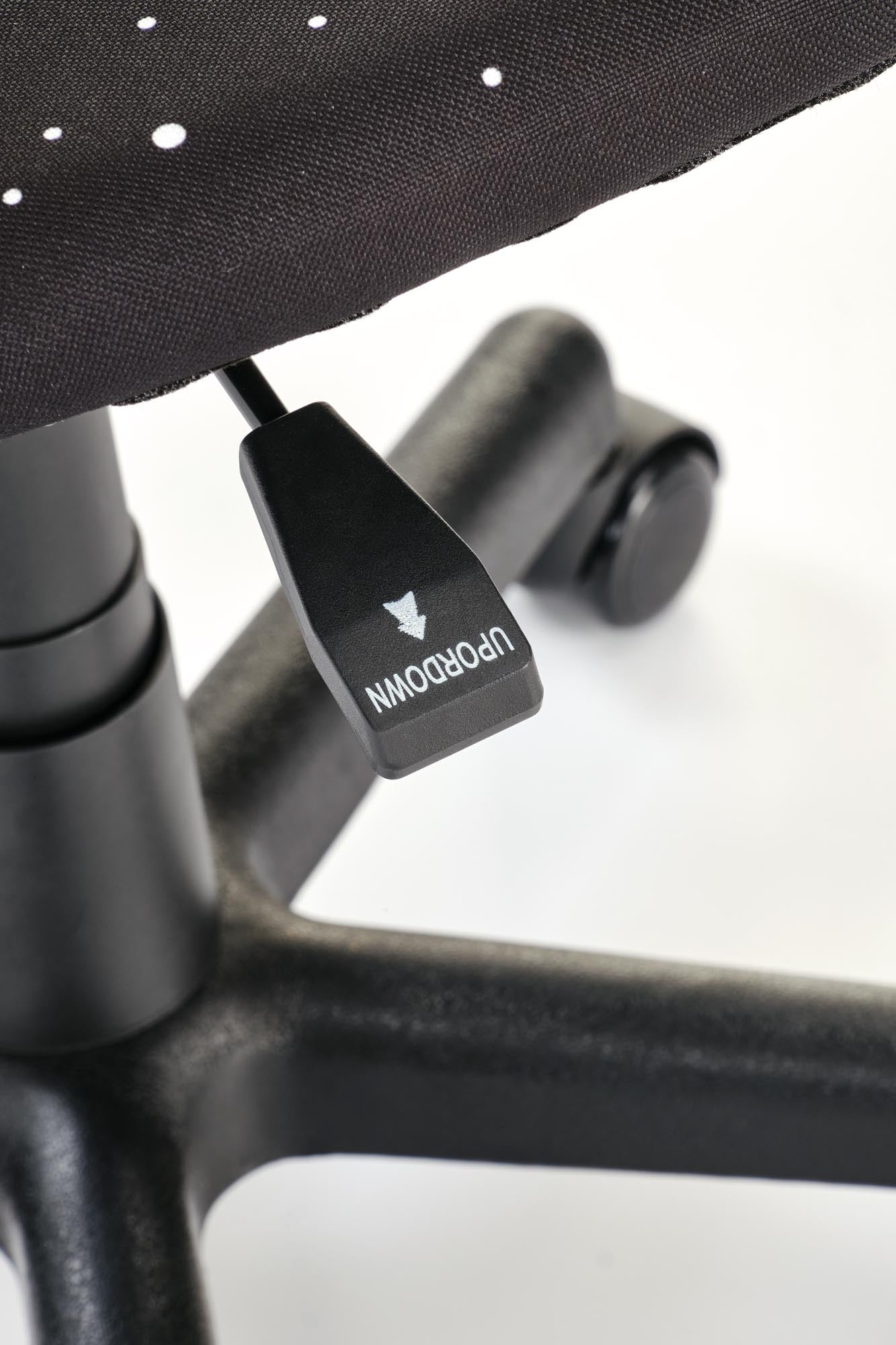 Fotel NIKO – młodzieżowy fotel obrotowy z widokiem na regulacyjny mechanizm siedzenia.