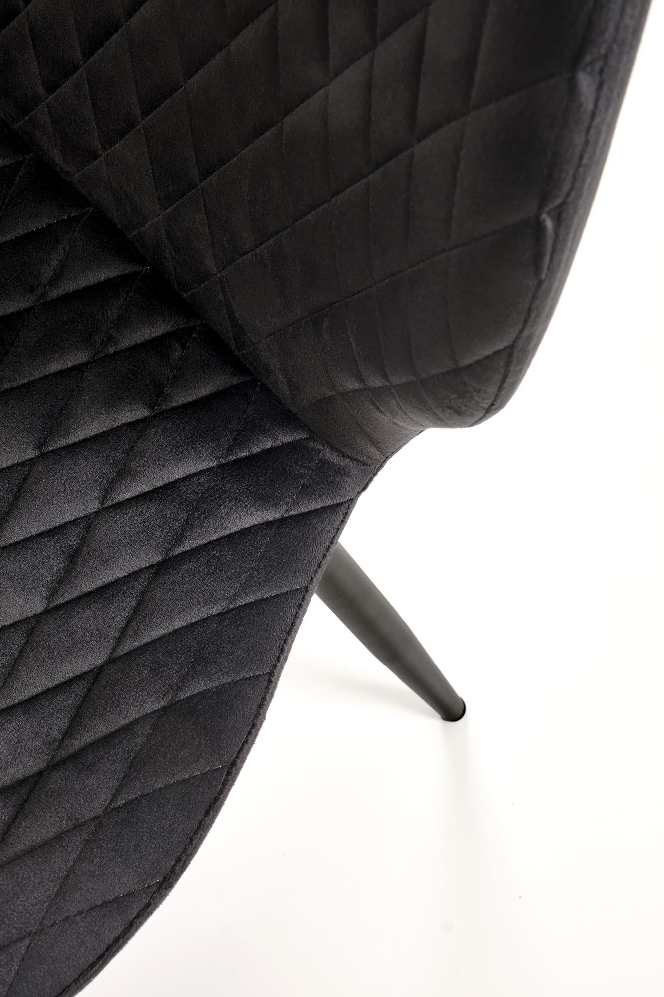 Krzesło MORGAN – eleganckie tapicerowane krzesło w głębokiej czerni z welurowym pokryciem.