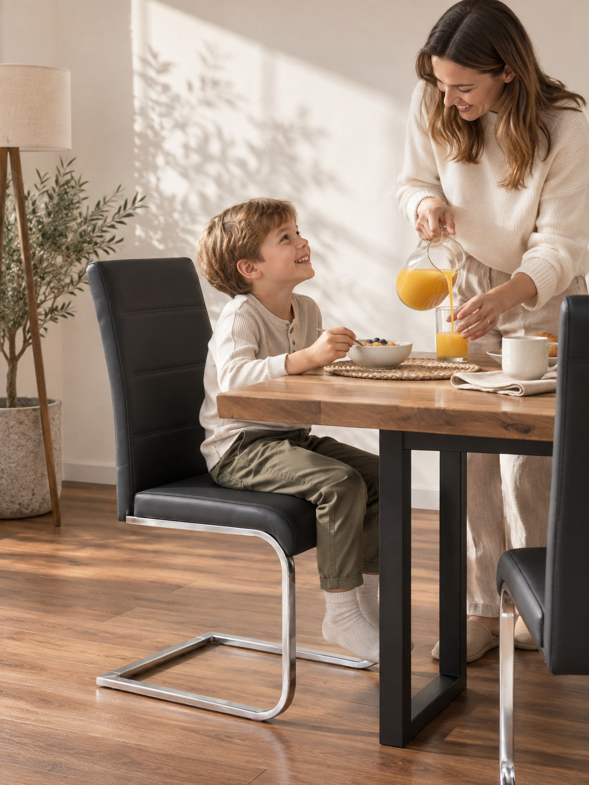Krzesło NAFIS - czarny / ekoskóra - aranżacja