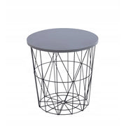 Stylowy stolik kawowy w formie kosza z szarym blatem i czarną metalową podstawą pełniącą funkcję schowka, średnica 42 cm