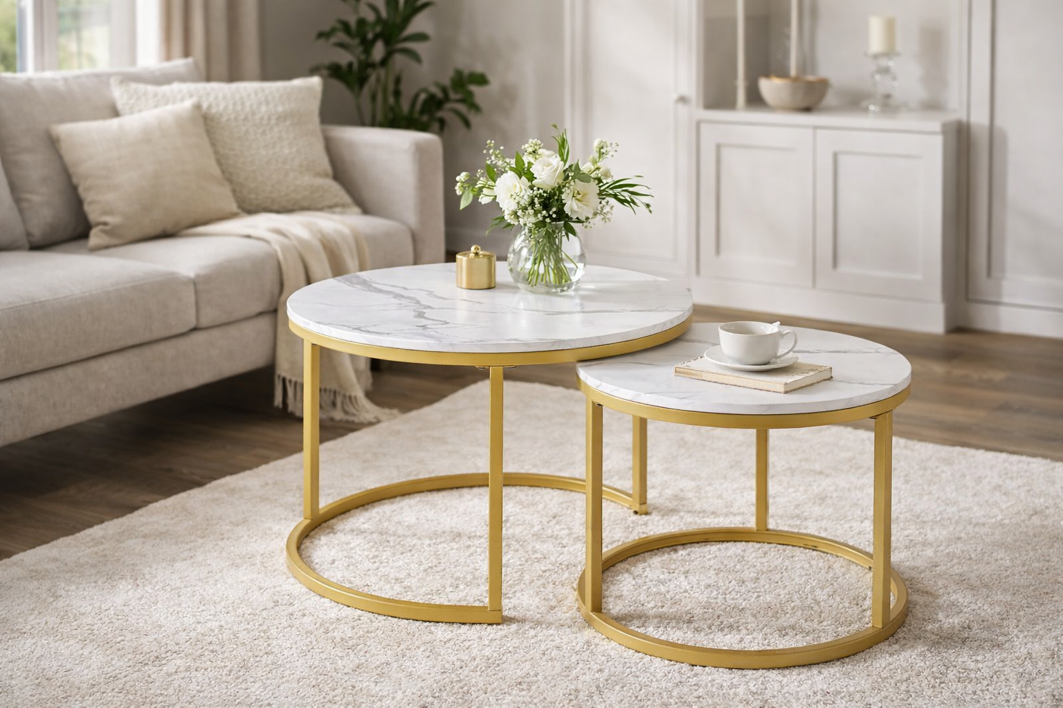 Okrągły stolik kawowy Glamour, blat biały marmur, złoty stelaż