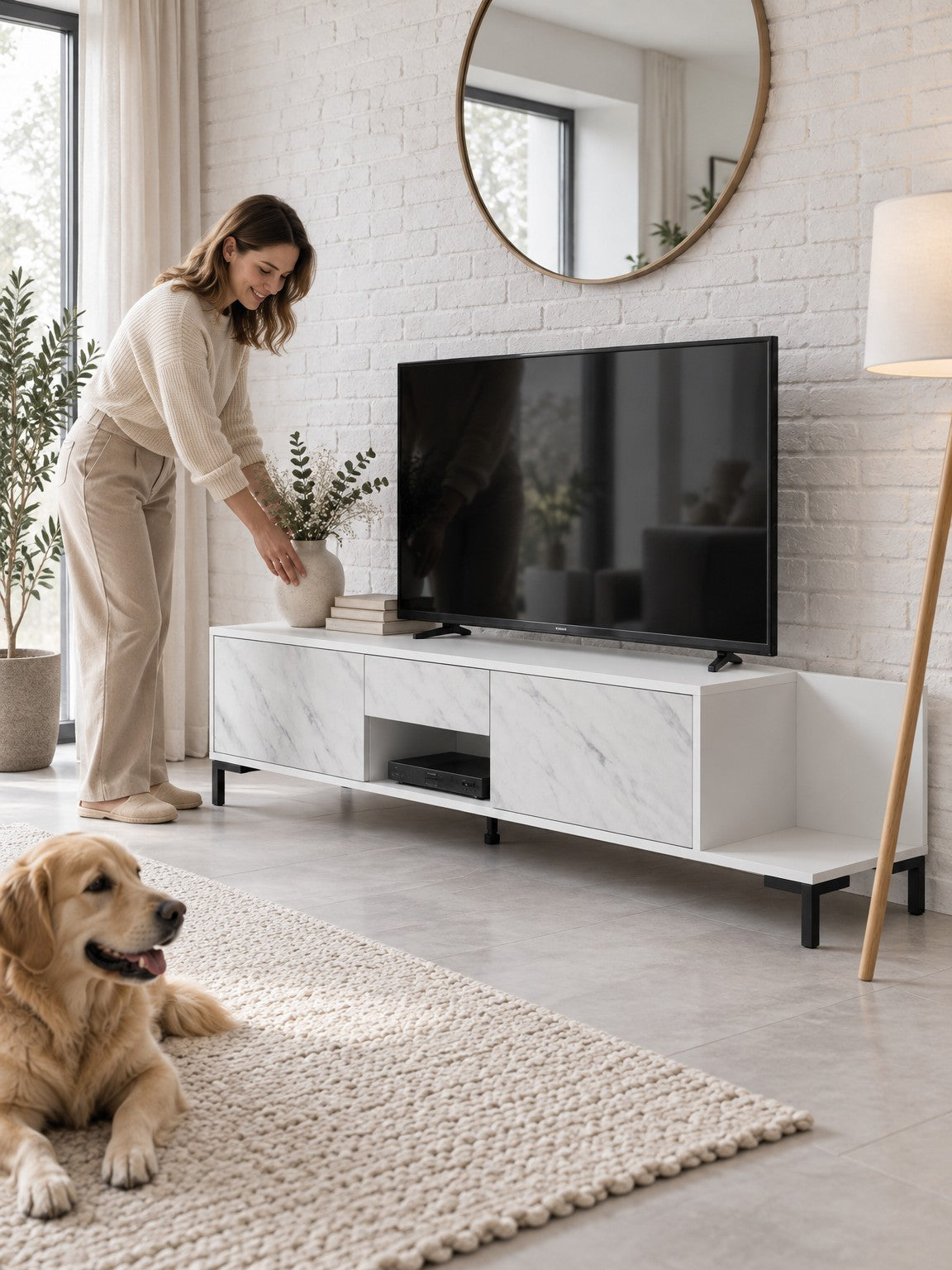 Szafka RTV POMI 195 cm - biały / marmur - aranżacja